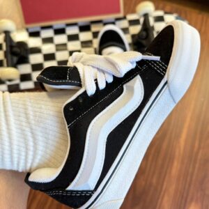 Vans Knu